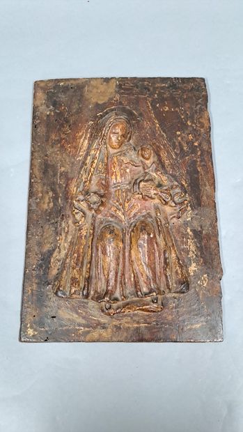 null Panneau avec Vierge à l'Enfant en bois sculpté en applique et pollychromé. Panneau...