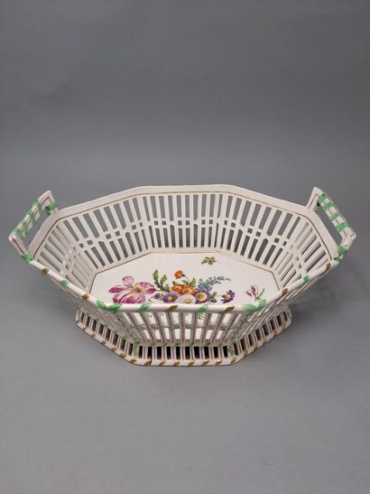 null BERLIN, XIXth century

Octagonal openwork basket decorated in light relief with...