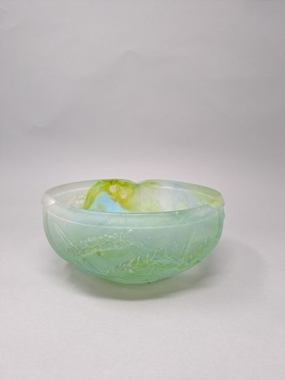 null DAUM (In the taste of)

Cup in blue and green pressed glass paste with ears...