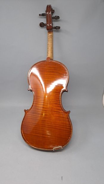 null MIRECOURT. Violon français, étiquette Ch. J.B. Collin Mezin, luthier à Paris,...