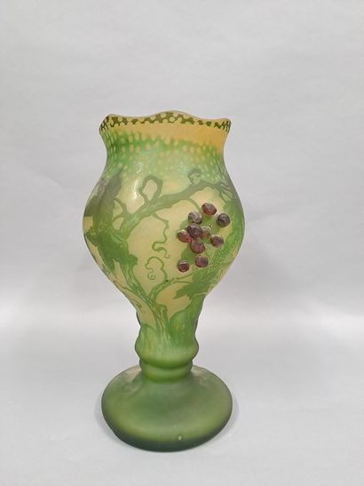 null GALLE (In the taste of)

Vase out of glass paste with polylobed collar, the...