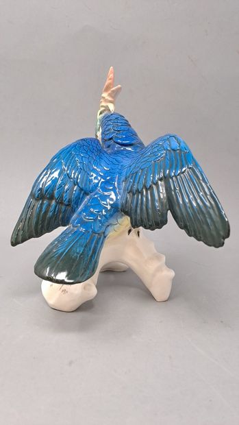 null Karl ENS groupe en porcelaine émaillée polychrome figurant un perroquet.

Ht....