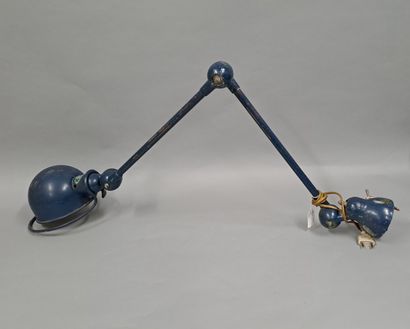 null JIELDE

Articulated workshop lamp with two arms, painted in blue. With its fixing...