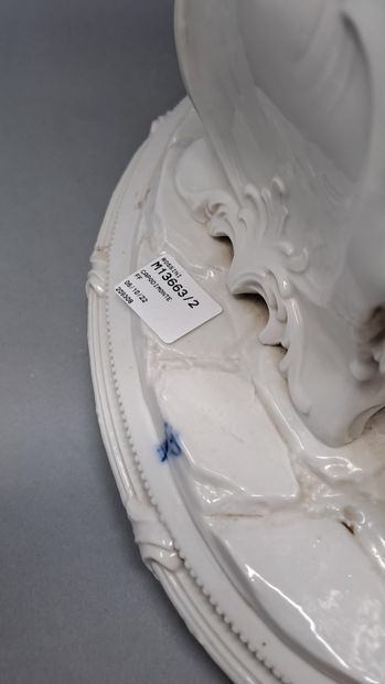 null CAPODIMONTE

Group in white enamelled cookie representing a woman sitting in...