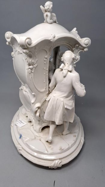 null CAPODIMONTE

Group in white enamelled cookie representing a woman sitting in...
