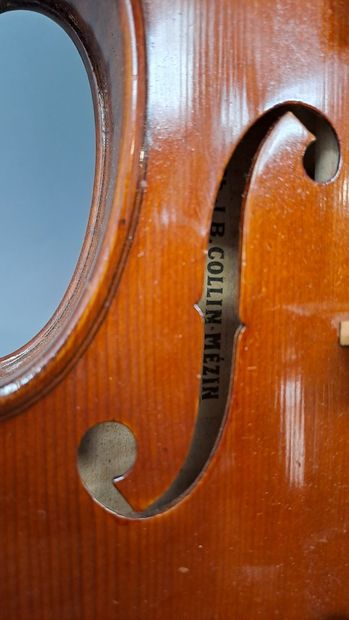 null MIRECOURT. Violon français, étiquette Ch. J.B. Collin Mezin, luthier à Paris,...