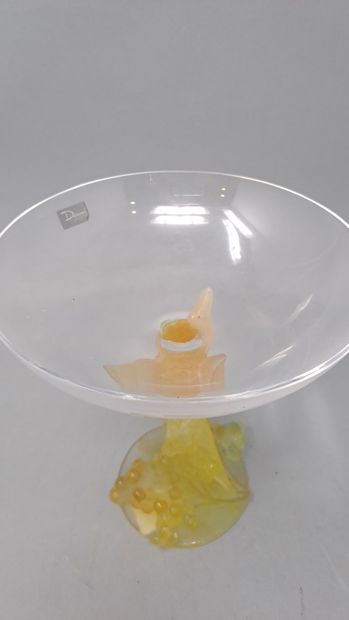 null DAUM

Bowl on foot, in crystal and yellow glass paste, model MIMOSA. Signed...