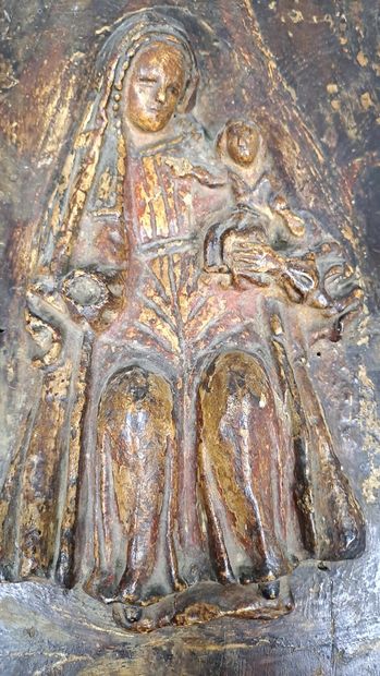 null Panneau avec Vierge à l'Enfant en bois sculpté en applique et pollychromé. Panneau...
