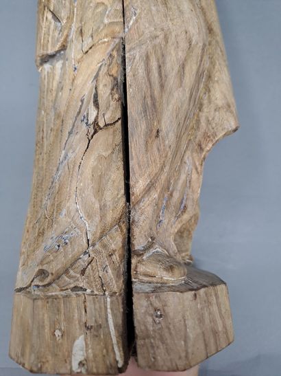 null Paire de statues en bois découpé et sculpté représentant la Sainte Vierge et...