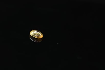 null Yellow sapphire cabochon on paper. 

Weight : 1.53 ct. 



Dimensions : 7.7...