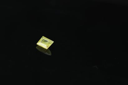 null Rectangular yellow sapphire with sharp edges. 

Weight : 1.05 ct. 



Dimensions...
