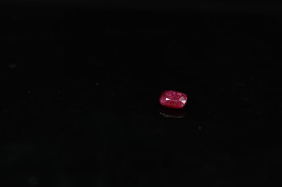 null Cushion ruby on paper. 

Weight : 1.55 ct. 



Dimensions : 7.5 mm x 6.2 mm