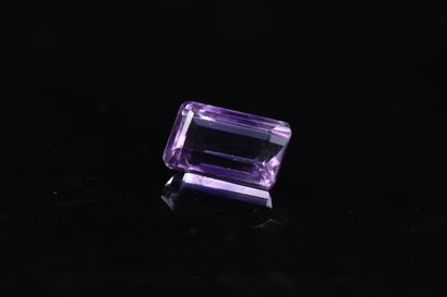 null Rectangular amethyst with cut sides. 

Weight : 11.44 cts



Dimensions : 16.4...