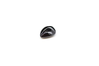 null Black spinel pear cabochon on paper. 

Weight : 5.83 cts. 



Dimensions : 13.4...