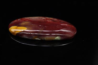 null Important cabochon of red chalcedony beige and yellow on paper. 

Weight : 96.21...