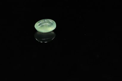 null Cabochon of prehnite on paper. 

Weight : 9.23 cts. 



Dimensions : 14 mm x...