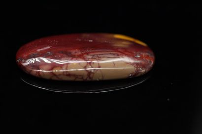 null Important cabochon of red chalcedony beige and yellow on paper. 

Weight : 96.21...