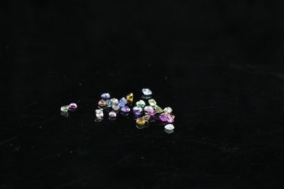 Lot of twenty-five multicolored sapphires...