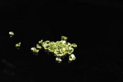 null Lot of fifty peridots pear on paper. 

Total weight : 8.15 cts. 



Average...