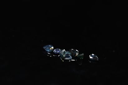 null Lot of eight pear sapphires on paper. 

Total weight : 4.16 cts. 



Average...