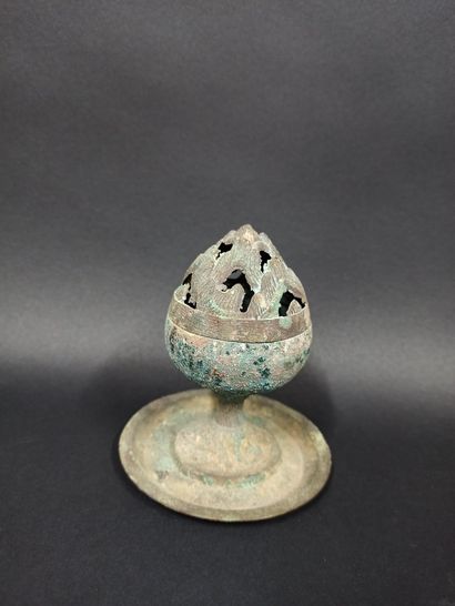null Perfume burner or Boshanlu representing a mountain overhanging a cup.

Iron...