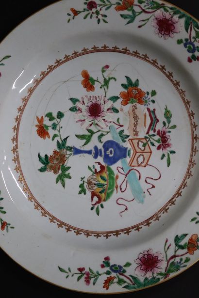 null Meeting of a large round dish and two porcelain plates with floral decoration...