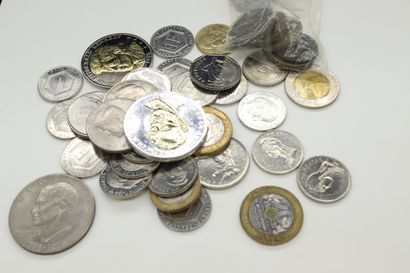 null Lot of coins and banknotes including : 

- banknotes : a hundred mainly 20th...