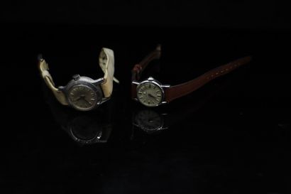 null OMEGA - LIP 

Set of two ladies' wrist watches in steel: 

- a lady's watch...