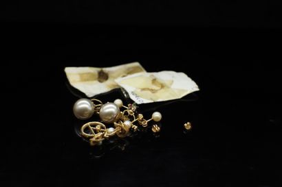 Lot of 18K (750) yellow gold earrings and...