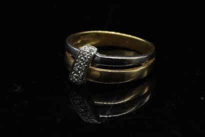 null Yellow and white gold ring 18k (750) decorated with a small diamond pavement....