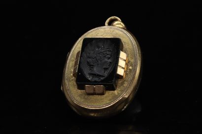 null Gold-plated pendant decorated with an intaglio showing a young woman in profile...
