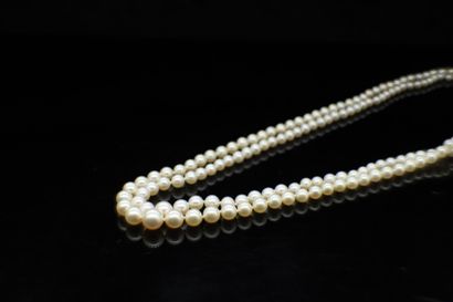 Necklace of cultured pearls double rows in...