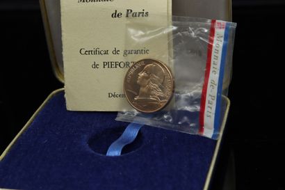 null Pièce en or (920) de 20 centimes 1972. (sous blister)

Avec certificat de la...