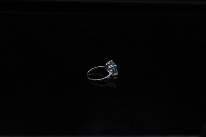 null Silver ring 950° centered of an important cushion topaz. 

Finger size : 55...