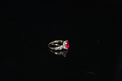 null Ring in 14k (585) yellow gold set with a synthetic ruby.

Finger size : 56.5...