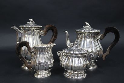 null Silver tea and coffee set composed of :

- a coffee pot

- a teapot

- a milk...