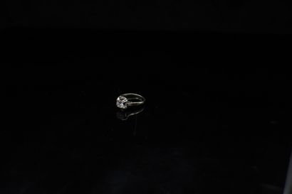 null Solitaire ring in 18K (750) white gold and platinum set with a diamond of 0.60...