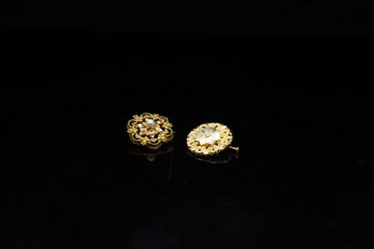 Lot of two 18K (750) yellow gold openwork...