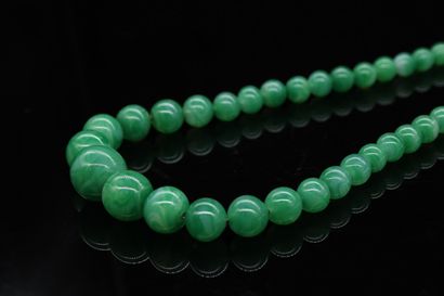Collier de perles de pierres dures vertes....