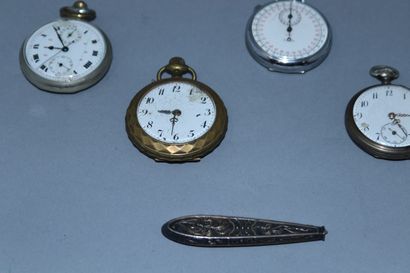 null Four wrecks of pocket watches of which two the silver case (crab and swan)....