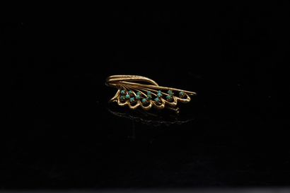 Brooch in 18k (750) yellow gold holding a...