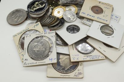 null Lot of coins and banknotes including : 

- banknotes : a hundred mainly 20th...