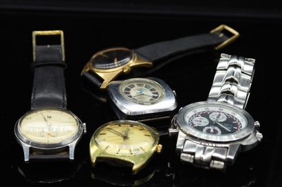 null Lot of five metal watches including: 

- Case of automatic ZENITH model AUTOSPORT....