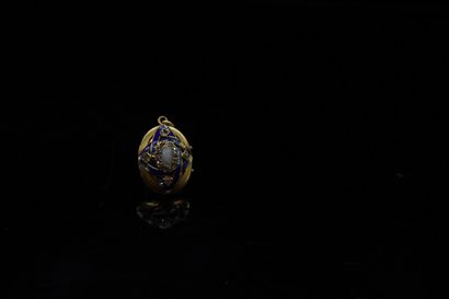 18K (750) yellow gold medallion pendant decorated...