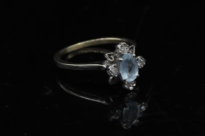 18k (750) white gold ring set with an oval...