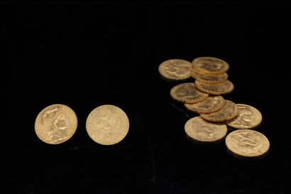 Lot de douze pièces en or de 20 francs au...