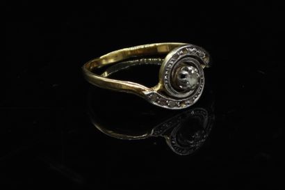 null Ring in 18k (750) yellow gold with a small diamond in a circle of diamonds (missing).



Finger...