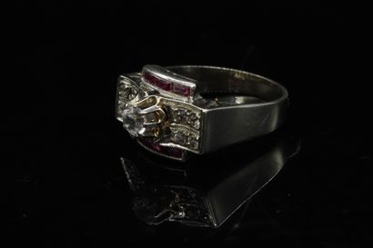 null 18K (750) white gold ring set with a white stone and two lines of calibrated...
