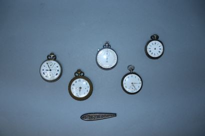 null Four wrecks of pocket watches of which two the silver case (crab and swan)....
