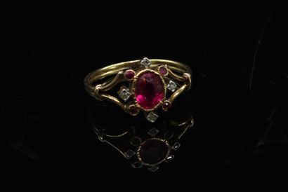 null 18k (750) yellow gold ring set with a synthetic ruby in a setting of diamonds...